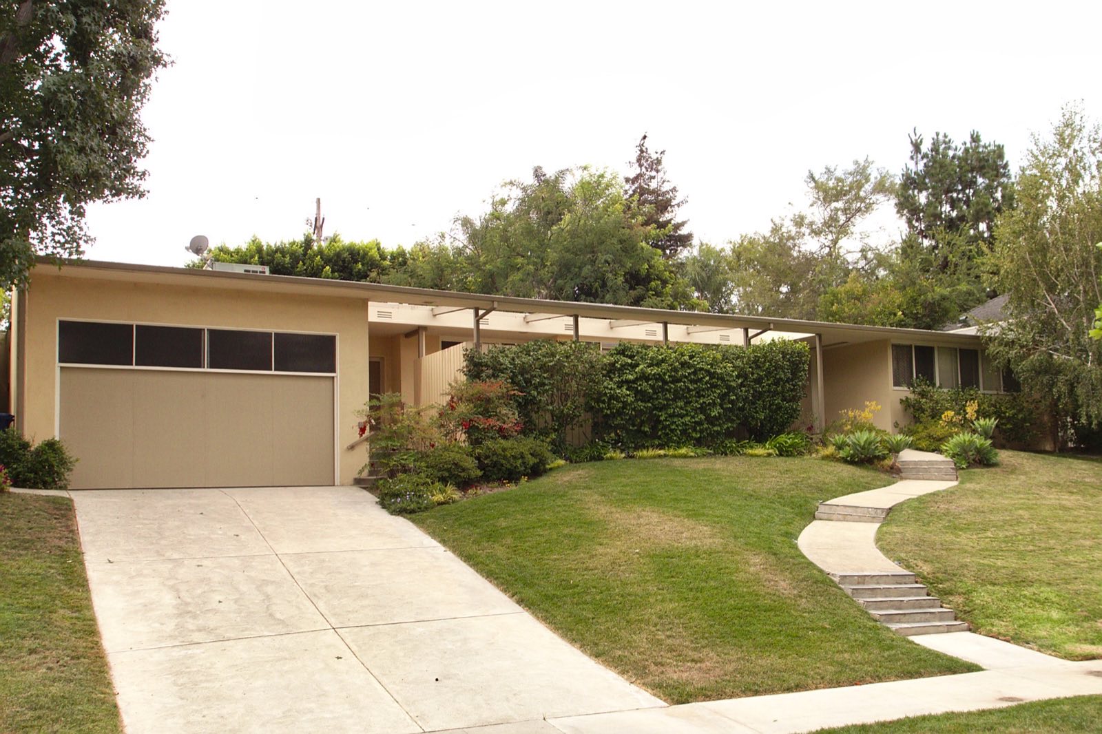 Mid-century modern house seen from the street