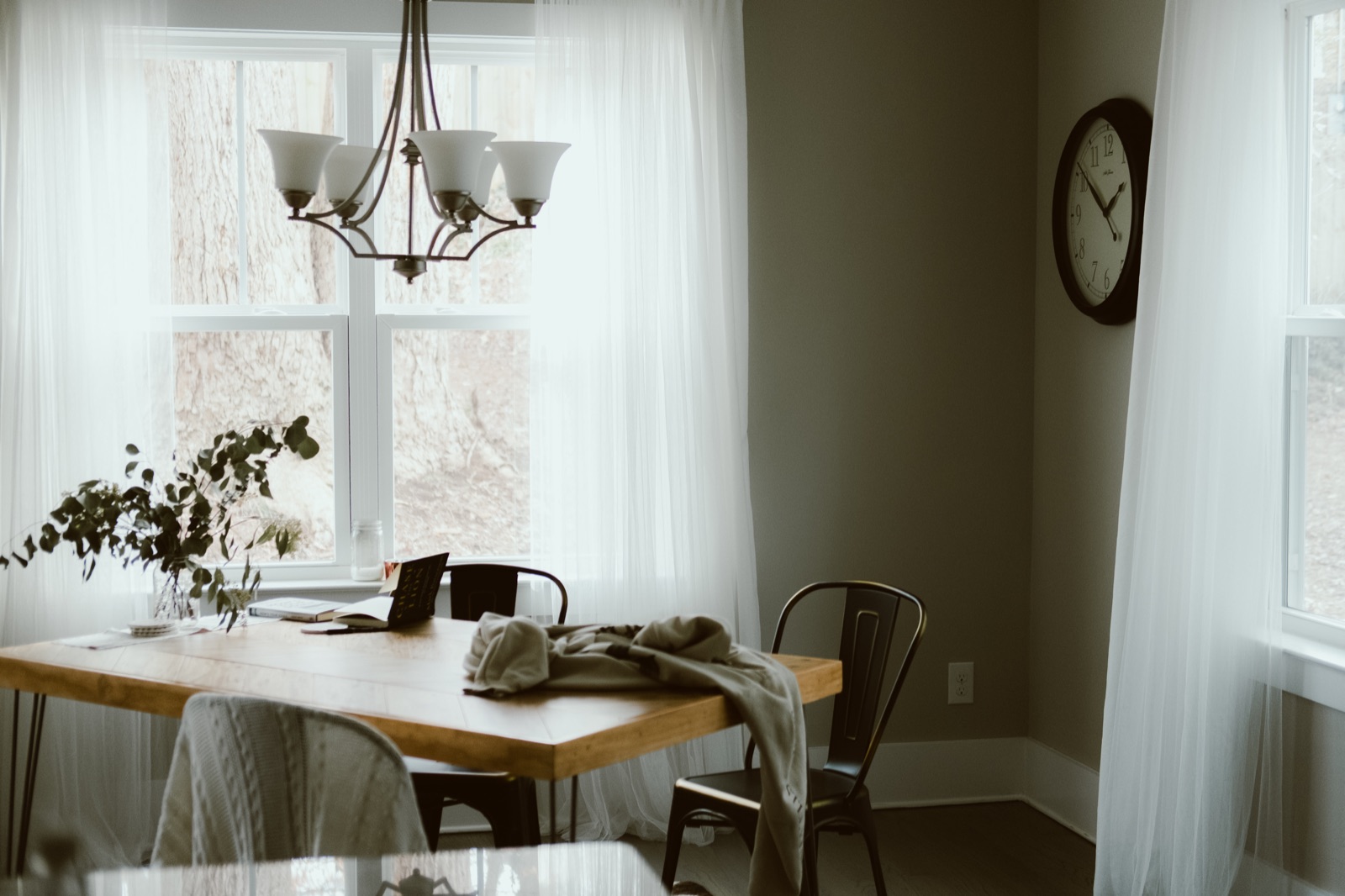 Farmhouse-style dining room