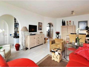 Five-Bedroom Town House on Rue de Rivoli - Second living room with arched alcoves and a light oak sideboard