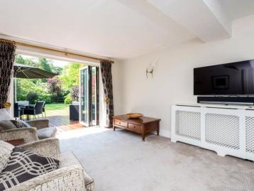 Five-Bedroom Town House on Rue de Rivoli - Living room whose bi-fold doors are folded back onto the terrace and garden